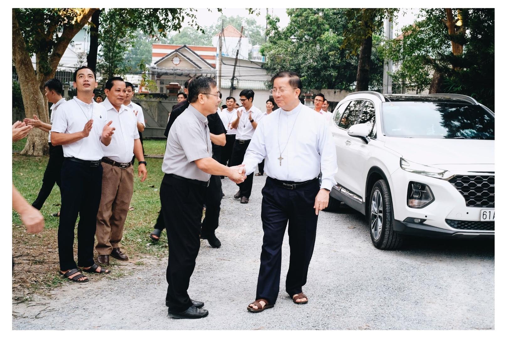 ĐỨC CHA GIÁO PHẬN GHÉ THĂM VÀ CHIA SẺ TÂM TÌNH MÙA VỌNG TẠI CỘNG ĐOÀN TU VIỆN LỜI CHÚA.