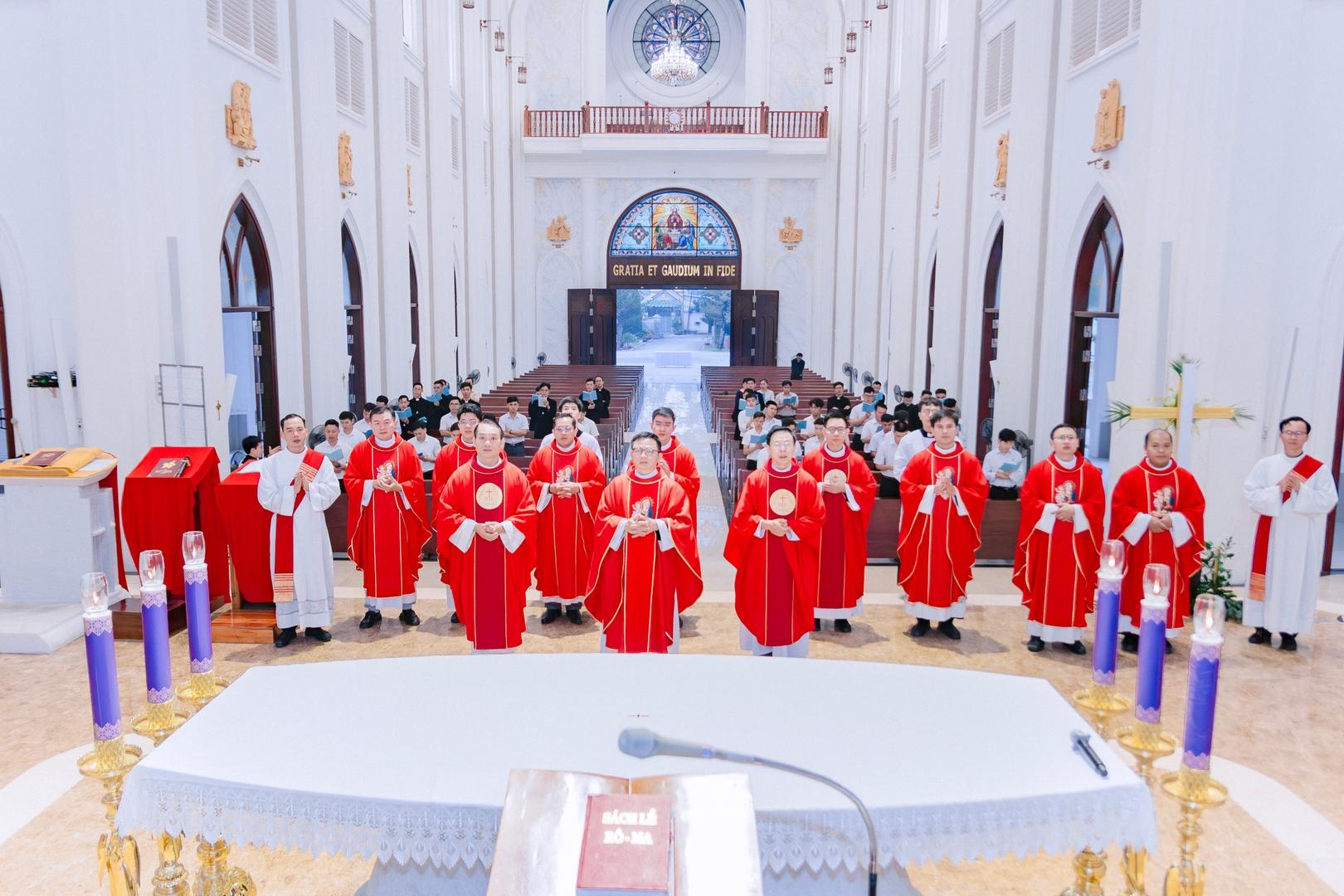 Chúa Nhật Lễ Lá – Bước Vào Tuần Thánh 