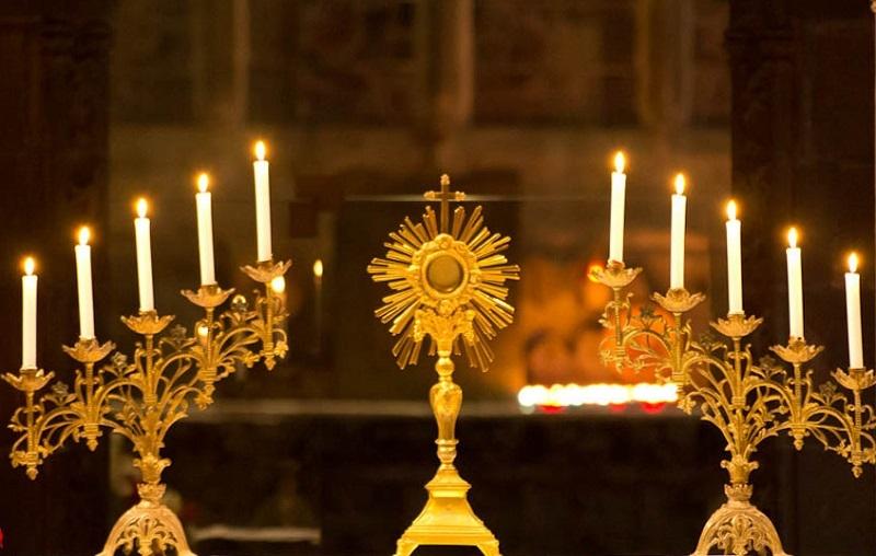 Những Hình Thức Tôn Thờ Thánh Thể